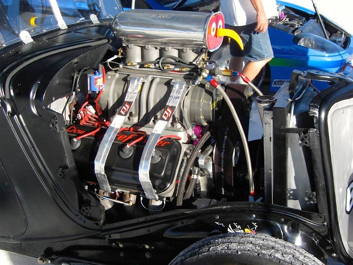 Buzzards' Racing Builds Old-style Hemi To Go 200+ MPH