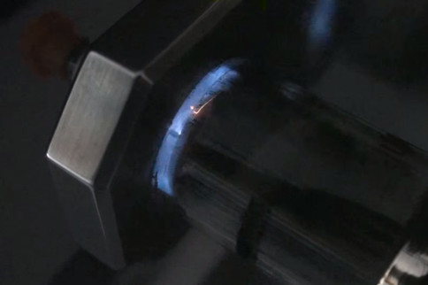 Video: Two-Stroke Engine Exposes Combustion Process To The World