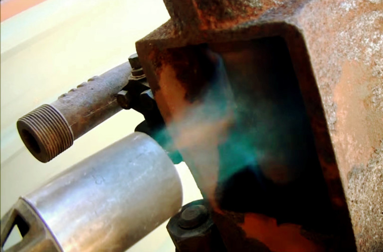 Video: Hypnotizing 106 Year Old 10 Horsepower Blackstone Oil Engine