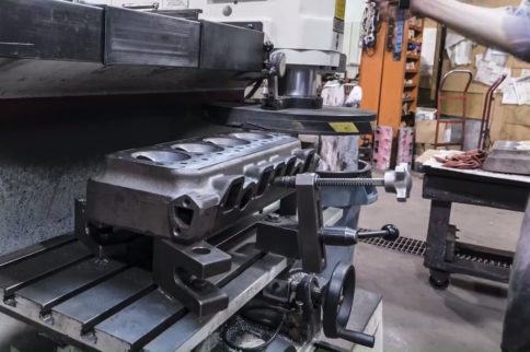 Video: Rebuilding The 331 Chrysler Hemi Engine In Five Minutes