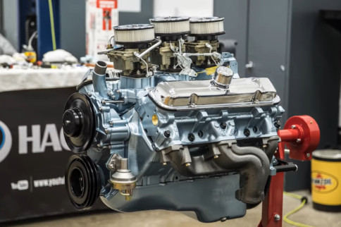 Video: Rebuilding A Pontiac Tri-Power 389 In Time-Lapse
